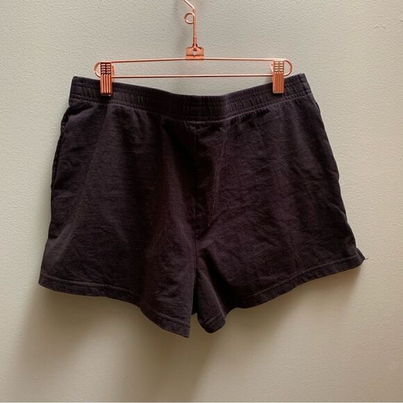TNA ARITZIA Athletic Shorts size Large - Picture 4 of 4